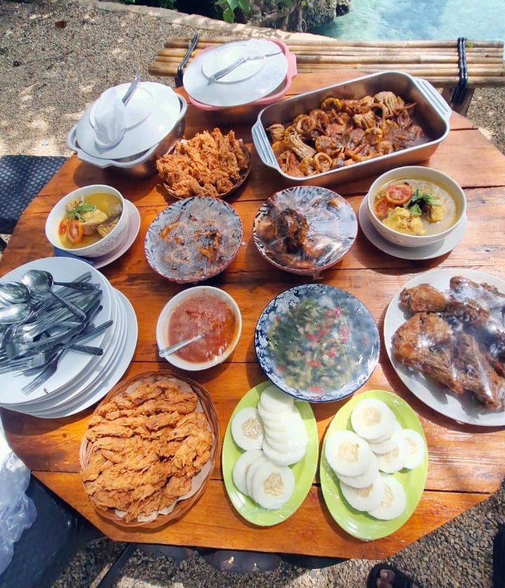 Ketgam : Sajian menu makanan di Resto Sely Water,  Kabupaten Wakatobi.