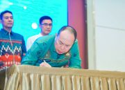 Gubernur ASR Teken Kontrak Payung Pengadaan Seragam Dinas dan ATK