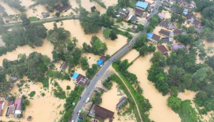 Banjir & Longsor Kepung Kendari: 4 Kelurahan Terdampak, 402 Warga Mengungsi, 11 Rumah Tertimbun