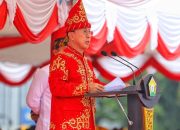 Andi Sumangerukka Pakai Baju Adat Tolaki Saat Pimpin Upacara Harganas