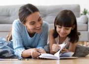 Bukan Cuma Hiburan, Ini Manfaat Membacakan Buku ke Anak Sejak Dini!
