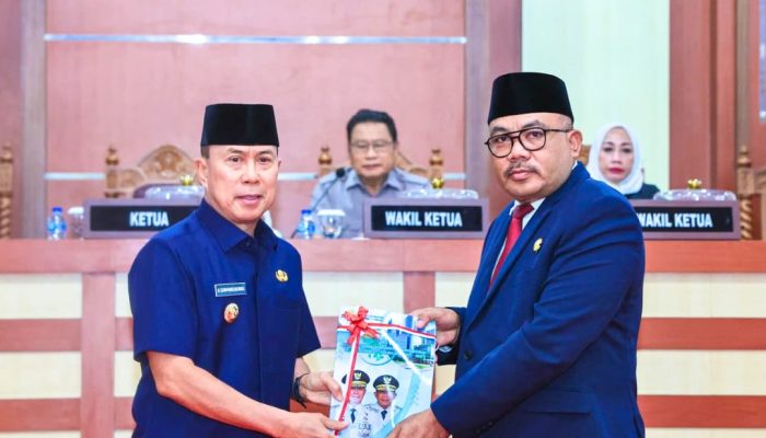 Serahkan RPJMD Sultra ke Dewan, ASR Wajibkan Semua Kadis Hadir Langsung