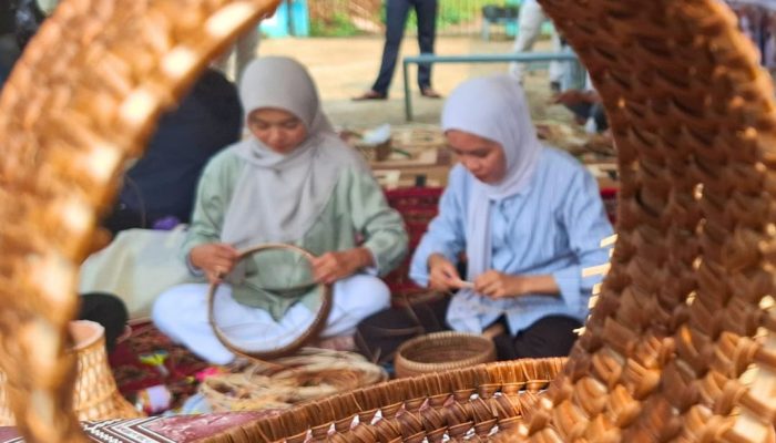 Mengenal Teduhu; Serat Alam Khas Sorowako yang Diolah Jadi Anyaman Bernilai Seni oleh Nuha Handicraft