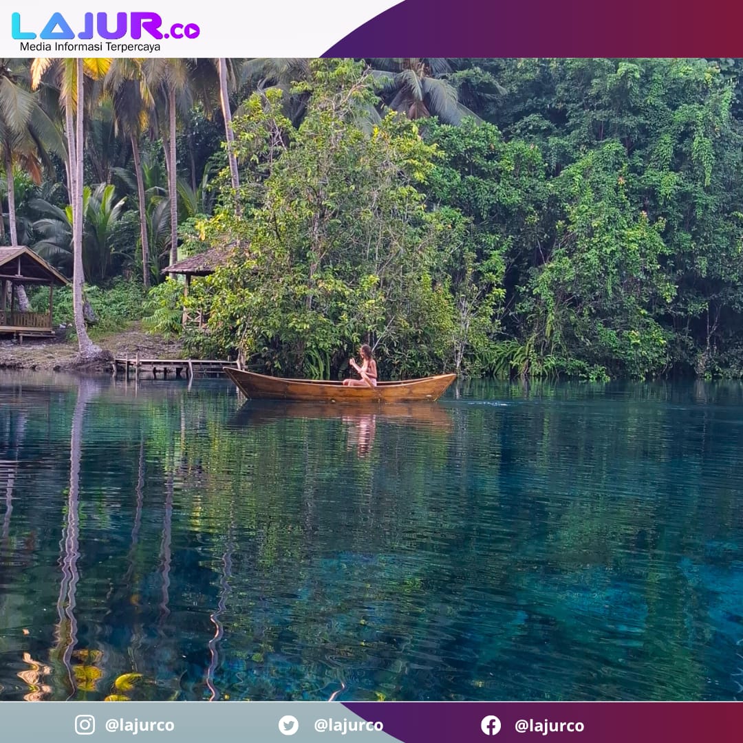 Ketgam 4: Turis asing tengah menikmati keindahan Danau Paisupok