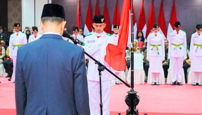42 Anggota Paskibraka Sultra 2025 Dikukuhkan, ASR: Tunjukkan yang Terbaik!