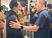 ASR Besuk Korban Pengeroyokan Sadis SMAN 12 di RSUD Bahteramas, Janji Tanggung Full Biaya Pengobatan