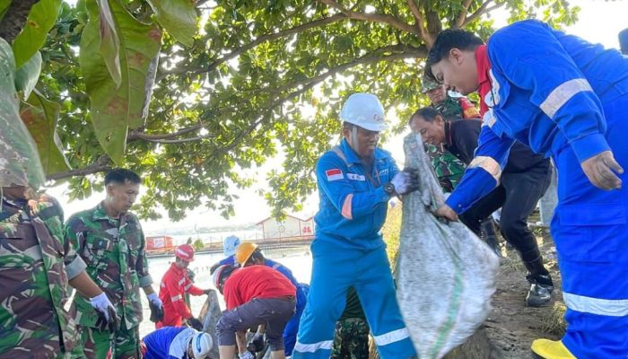 Pertamina Patra Niaga Sulawesi Angkut 8 Ton Sampah Lewat Coastal Clean Up Bersama Ratusan Relawan