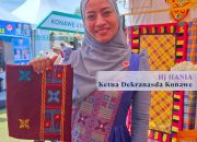 Kain Tenun Tabere Siwole Karya Bupati Konawe Pukau Pengunjung Pameran di Kendari
