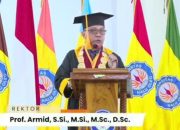 Tugas Perdana Sebagai Rektor UHO, Prof Armid Lantik Ribuan Wisudawan