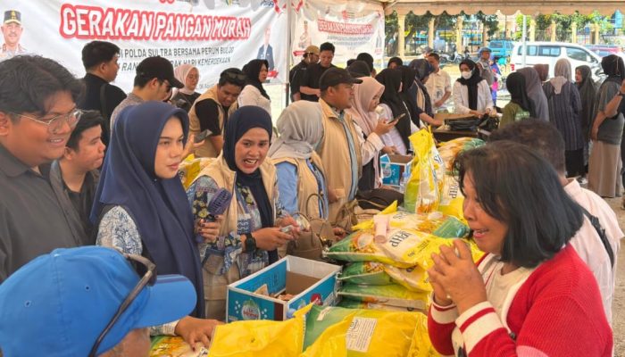 Pasar Murah GPM Polda & Bulog Sultra Diserbu Ratusan Warga, Pembelian Beras SPHP Dibatasi