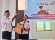 Alim Marhadi Serahkan Estafet Perpustakaan UHO ke Dr Adrian Tawai: Lanjutkan Digitalisasi!