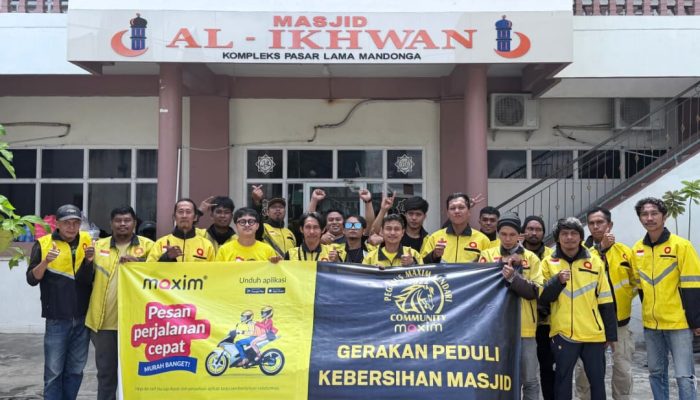 Gerakan Peduli Masjid Hadir Kembali, Maxim Ajak Mitra Pengemudi Bersihkan Masjid Al-Ikhwan Kendari