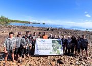 KKN Tematik Mahasiswa UHO: Tanam Bibit Mangrove di Pesisir Sawapudo, Bentuk Remaja Sadar Iklim