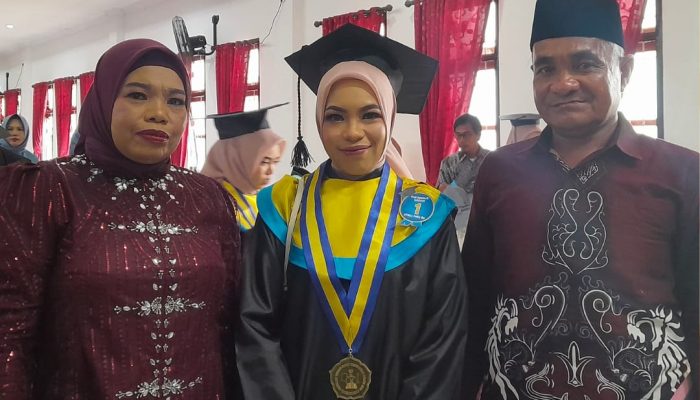 Mahasiswi D3 Kebidanan Asal Muna Jadi Wisudawan Terbaik STIKES Pelita Ibu Kendari