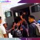 Ketgam: Oknum aparat memaksa mahasiswa yang melakukan aksi demonstrasi di Kantor Penghubung Sultra Jakarta naik ke dalam mobil polisi.