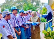 SMA Negeri 2 Kendari Salurkan 80 Seragam Gratis dari Program Gubernur ASR