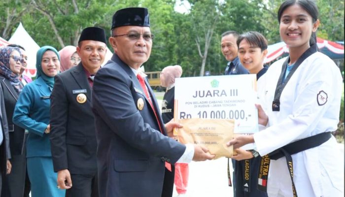 Bupati Konawe Hadiahi Atlet Taekwondo Rp10 Juta Tepat Hari Sumpah Pemuda!