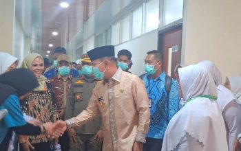 Ketgam: Gubernur ASR meninjau kondisi gedung RSUD Bahteramas, Jumat (31/10/2025), yang jebol saat banjir terjadi pada Rabu (Ketgam: Gubernur ASR meninjau kondisi gedung RSUD Bahteramas, Jumat (31/10/2025), yang jebol saat banjir terjadi pada Rabu (29/10/2025).