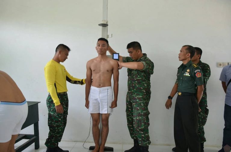 https://www.jawapos.com/hankam/016651626/syarat-rekrutmen-tni-berubah-tinggi-158-cm-dan-umur-24-tahun-bisa-jadi-tentara