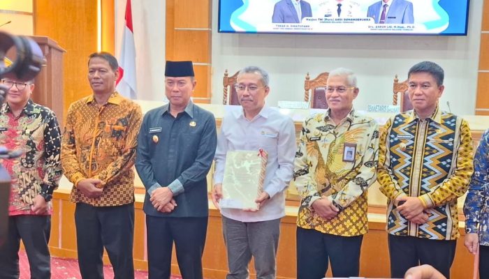 Penerbitan Sertifikat Dikebut Sehari, ASR Serahkan Tanah Sekolah Garuda di Konda ke Kemendikti Saintek