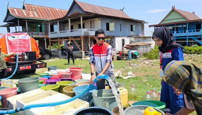 Pertamina Salurkan 240 Ribu Liter Air Bersih untuk Warga Terdampak Kekeringan di Maros