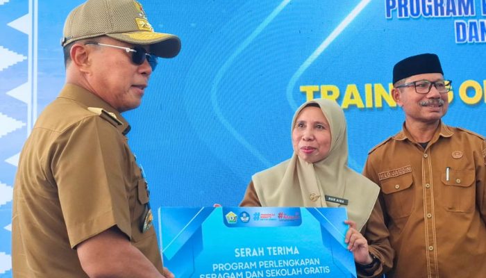 Tahap II Realisasi Program PENGGARIS Gubernur ASR, Ribuan Siswa Sultra Terima Bantuan Pendidikan