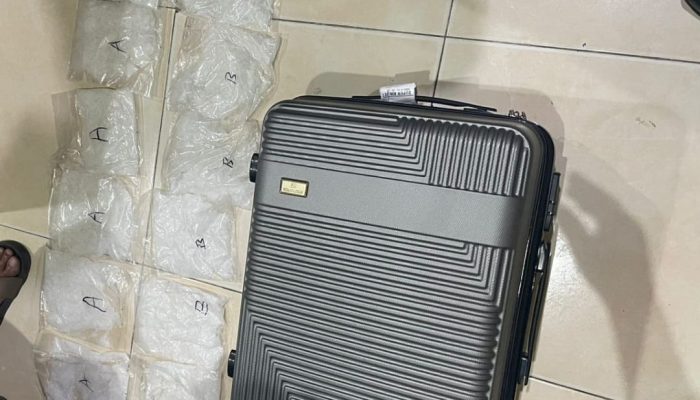 Petugas Bandara Haluoleo Kendari Tangkap Pria yang Bawa Sabu 2 Kilogram dari Padang