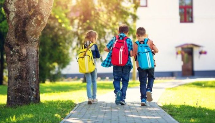 Berat Tas Sekolah yang Ideal Buat Anak Menurut Penelitian
