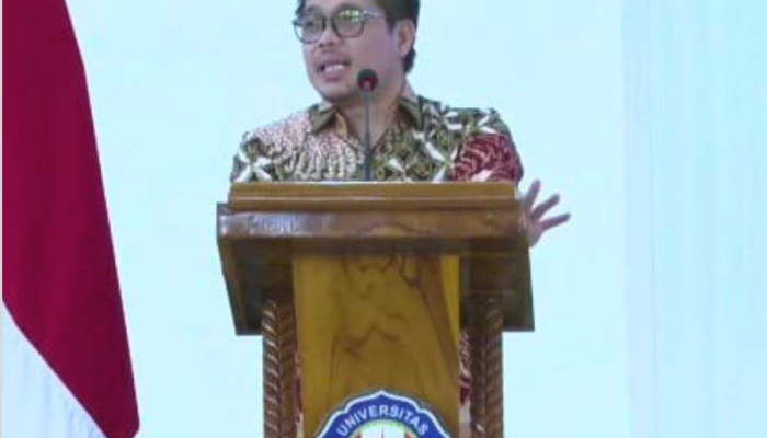 Dr. Ismail Hassani Tekankan Pentingnya Berpikir Kritis bagi Generasi Intelektual Muda UHO
