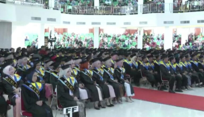UHO Tutup Wisuda Periode Akhir 2025, 698 Lulusan Pakai Toga