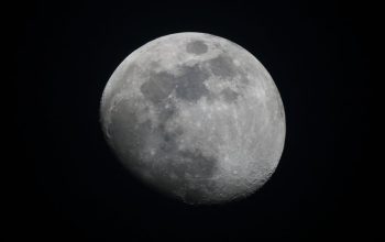 Bulan Bergerak Jauhi Bumi, Efeknya Mulai Dirasakan Manusia