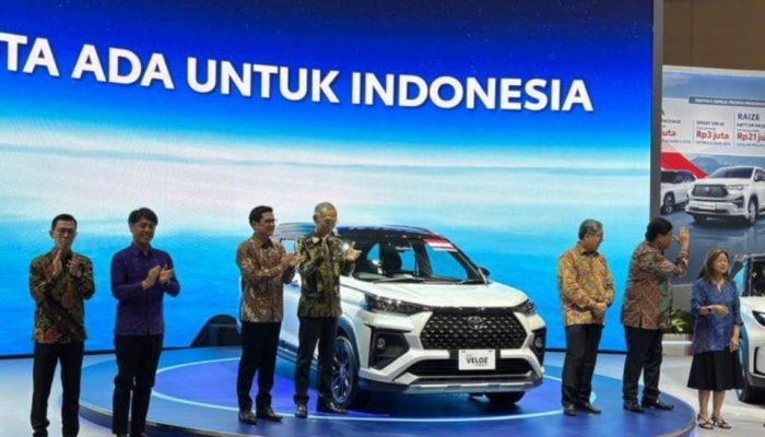 World Premiere New Veloz Hybrid EV dan Perkuat Produk Elektrifikasi Dalam Negeri di GJAW 2025