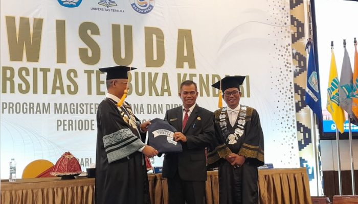 Lewat Asisten III, Gubernur Andi Sumangerukka Sampaikan Pesan untuk Wisudawan UT Kendari