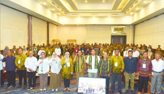 Dihadiri Wagub Sultra Ir Hugua, FHIL UHO Gelar Seminar Strategi Ketahanan Pangan di Tengah Perubahan Iklim