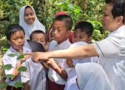 Belajar di Klinik Baca Tulis Gagasan Edi Arham, Pengajar di Pelosok Konawe Jadi Guru Inspiratif Astra Honda 2025