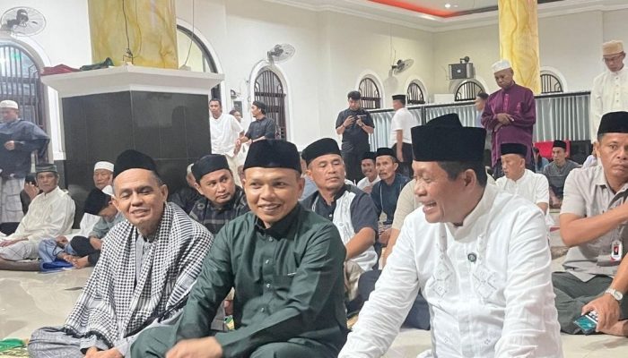 Safari Ramadan Hugua di Konawe: Sampaikan Ucapan HUT ke Bupati Yusran, Ikuti Salat Tarwih di Masjid Al Muhajrin