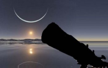 CNN Indonesia Temukan di Play Store Mendapatkan Teknologi MENU Untukmu Nasional Internasional Ekonomi Olahraga Teknologi peng Hiburan Gaya Hidup Fokus Kolom Terpopuler Infografis Foto Video Indeks BMKG Inovasi Hijau Artikel Panjang: AI dan Pusat Data Prediksi Lebaran Lebaran 2026 Teknologi Sains Lebaran 2026 Hari Apa? Cek Prediksi BRIN-BMKG dan Jadwal Muhammadiyah CNN Indonesia Rabu, 18 Maret 2026 08:30 WIB Ilustrasi. Umat Islam di Indonesia menantikan kepastian Hari Raya Idul Fitri 1447 H. Sidang isbat Kemenag pada 19 Maret 2026 akan menentukan tanggal Lebaran. (Foto: CNN Indonesia/Adhi Wicaksono) Daftar Isi Prediksi BRIN Prediksi BMKG Jadwal Muhammadiyah Kalender pemerintah dan NU Jakarta, CNN Indonesia -- Umat Islam di Indonesia mulai menantikan kepastian kapan Hari Raya Idul Fitri 1447 Hijriah atau Lebaran 2026 . Lalu bagaimana prediksinya? Penentuan 1 Syawal menjadi momen penting karena menandai berakhirnya ibadah puasa Ramadhan. Lihat Juga : Ahli Prediksi Lebaran Muhammadiyah dan Pemerintah Bakal Sering Berbeda Pemerintah melalui Kementerian Agama akan menyelenggarakan sidang isbat penetapan 1 Syawal 1447 Hijriah pada Kamis, 19 Maret 2026, bertepatan dengan 29 Ramadhan 1447 H. Sidang yang digelar di Jakarta mulai pukul 16.00 WIB itu melibatkan dua metode utama, yakni hisab (perhitungan astronomi) dan rukyat (pengamatan hilal). “Pelaksanaan sidang didasarkan pada data hisab dan hasil rukyat yang pelaksanaannya, serta melalui mekanisme yang terbuka kepada publik,” ujar Direktur Jenderal Bimbingan Masyarakat Islam Kemenag Abu Rokhmad. Ads end in 15 X Sambil menanti hasil sidang isbat, sejumlah lembaga dan ormas Islam telah menyampaikan prediksi awal berdasarkan metode masing-masing. Berikut rangkumannya. Prediksi BRIN Badan Riset dan Inovasi Nasional (BRIN) memperkirakan 1 Syawal 1447 H jatuh pada Sabtu, 21 Maret 2026. Peneliti Pusat Riset Antariksa BRIN Thomas Djamaluddin mengatakan secara astronomi pada Kamis (19/3) waktu Maghrib di wilayah Asia Tenggara, posisi hilal belum memenuhi kriteria Menteri Agama Brunei, Indonesia, Malaysia, dan Singapura (MABIMS). Kriteria MABIMS untuk penentuan awal bulan hijriah menunjukkan visibilitas hilal minimal 3 derajat dan sudut elongasi minimal 6,4 derajat. “Pada saat Maghrib 19 Maret 2026 di wilayah Asia Tenggara posisi hilal belum memenuhi kriteria baru MABIMS, maka 1 Syawal 1447 = 21 Maret 2026,” kata Thomas dalam tulisan di blognya pada tahun 2025. Ia menambahkan jika menggunakan kriteria lain seperti yang dipakai Turki, hasilnya bisa berbeda. Maka menurut kriteria Turki, 1 Syawal 1447 = 20 Maret 2026, tambahnya. Prediksi BMKG Badan Meteorologi, Klimatologi, dan Geofisika (BMKG) mengungkap data pengamatan hilal pada 19 Maret 2026. Ketinggian hilal saat Matahari terbenam diperkirakan berkisar antara 0,91 derajat di Merauke, Papua hingga 3,13 derajat di Sabang, Aceh. Sementara elongasi geosentris diperkirakan berada pada rentang 4,54 derajat di Waris, Papua hingga 6,1 derajat di Banda Aceh. BMKG juga mengingatkan potensi gangguan objek astronomi lain seperti planet atau bintang terang yang posisinya berdekatan dengan Bulan, yang bisa disalahartikan sebagai hilal. Mengacu pada data tersebut dan kriteria MABIMS, hilal diperkirakan tidak terlihat pada 19 Maret 2026. Jika kondisi ini terjadi, maka bulan Ramadhan digenapkan menjadi 30 hari dan Idul Fitri jatuh pada tanggal 21 Maret 2026. Lihat Juga : Cuaca Ekstrem 'Ancam' Jalur Mudik Pekan Ini, Siap-siap Hujan Lebat Jadwal Muhammadiyah Berbeda dengan prediksi BRIN dan BMKG, Muhammadiyah lebih awal menetapkan 1 Syawal 1447 H jatuh pada hari Jumat, 20 Maret 2026. Penetapan ini menggunakan metode hisab yang berpedoman pada Kalender Hijriah Global Tunggal (KHGT). Dengan demikian, Idul Fitri versi Muhammadiyah diprediksi berbeda dengan versi BRIN dan BMKG yang mengarah ke 21 Maret. Kalender pemerintah dan NU Meski keputusan final akan ditetapkan melalui sidang isbat 19 Maret mendatang, publik dapat mengecek perkiraan Idul Fitri versi pemerintah dalam Kalender Hijriah Indonesia Tahun 2026 keluaran Kementerian Agama. Dalam kalender tersebut, tertulis bahwa 1 Syawal 1447 H jatuh pada Sabtu, 21 Maret 2026. Informasi serupa juga tercantum dalam Almanak 2026 yang dirilis Lembaga Falakiyah PCNU Kabupaten Bojonegoro. Jika merujuk data astronomi dari BRIN dan BMKG serta kalender resmi Kemenag, maka kemungkinan besar pemerintah akan menetapkan Lebaran 2026 jatuh pada Sabtu, 21 Maret 2026. Namun kepastiannya baru akan diperoleh setelah sidang isbat yang digelar 19 Maret mendatang. (lom/dmi) Menambahkansebagai sumber pilihan di Google Saksikan Video di Bawah Ini: VIDEO: Acang-Ancang Hadapi Kemarau Panjang di Indonesia Komentar Kirim Komentar Belum ada komentar. Jadilah yang pertama berkomentar di sini ARTIKEL Ahli Prediksi Lebaran Muhammadiyah dan Pemerintah Bakal Sering Berbeda Prediksi Lebaran 2026 dari BRIN, BMKG, Muhammadiyah, Pemerintah dan NU Lebaran Idul Fitri 2026 Tanggal Berapa? Cek Prediksi BRIN dan BMKG Kapan Lebaran Idul Fitri 1447 Hijriah? Ini Prediksi BMKG Idulfitri Tahun Ini 20 atau 21 Maret? Cek Prediksi Pakar BRIN Pakar BRIN Prediksi Kapan Idul Fitri 2026, Ada Potensi Berbeda? REKOMENDASI UNTUKMU SEMUA TOPIK Idul Fitri 1447 H Lebaran 2026 prediksi brin prediksi bmkg sidang isbat Kementerian Agama kalender hijriah Muhammadiyah hilal LAPORAN LANGSUNG SELENGKAPNYA TERPOPULER Nasional Teknologi peng Internasional Hiburan Ekonomi Gaya Hidup Olahraga Unduh Aplikasi berbuatbaik.id Menambahkansebagai sumber pilihan di Google ©2026 Trans Media, nama CNN, logo dan semua elemen terkait (R) dan © 2026 Cable News Network, Inc. Sebuah Perusahaan Time Warner. Semua hak dilindungi undang-undang. CNN dan logo CNN adalah merek terdaftar dari Cable News Network, Inc., ditampilkan dengan izin. Tentang Kami | Redaksi | Pedoman Media Siber | Penafian url telah disalin Baca artikel CNN Indonesia "Lebaran 2026 Hari Apa? Cek Prediksi BRIN-BMKG dan Jadwal Muhammadiyah" selengkapnya di sini: https://www.cnnindonesia.com/teknologi/20260317205407-199-1339200/lebaran-2026-hari-apa-cek-prediksi-brin-bmkg-dan-jadwal-muhammadiyah. Download Apps CNN Indonesia sekarang https://app.cnnindonesia.com/