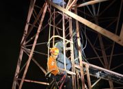 Tim SAR Gagalkan Aksi Bunuh Diri Remaja Kolaka yang Panjat Tower Telkomsel