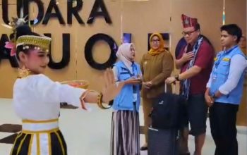 Ketgam: Strategic Advisor and Mayors Forum (AGMF) UCLG-ASPAC dari Singapura, Lee Yoong Yoong tiba di Bandara Haluoleo Kendari, Selasa (5/5/2026).