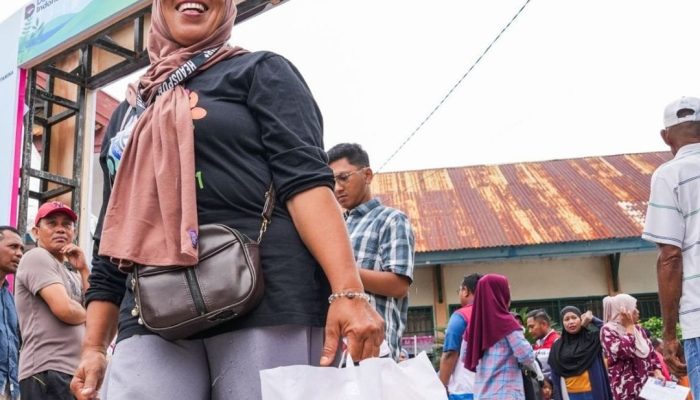 Warga Serbu Pasar Murah Pertamina di Kendari, 1.000 Paket Sembako Subsidi Dijual Rp30 Ribu
