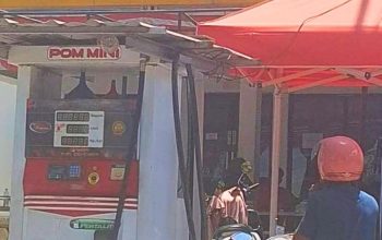 KEtgam: Pertamini jualan BBM subsidi di depan Markas Komando Korem 143/Haluoleo Kendari.